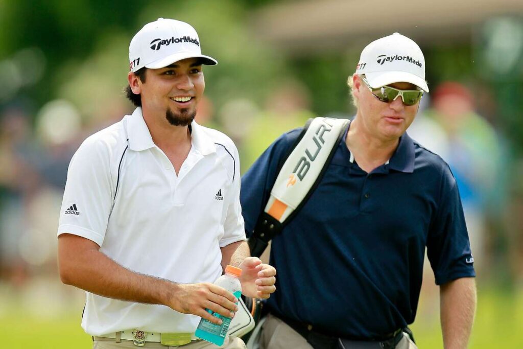 How Much Do Amatuer Caddies Make at a Private Country Club?